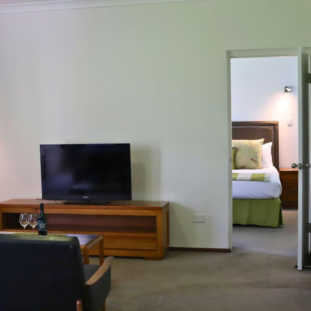 Mahogany Inn And Distillery Mahogany Creek Экстерьер фото