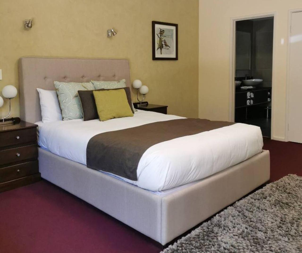 Mahogany Inn And Distillery Mahogany Creek Экстерьер фото