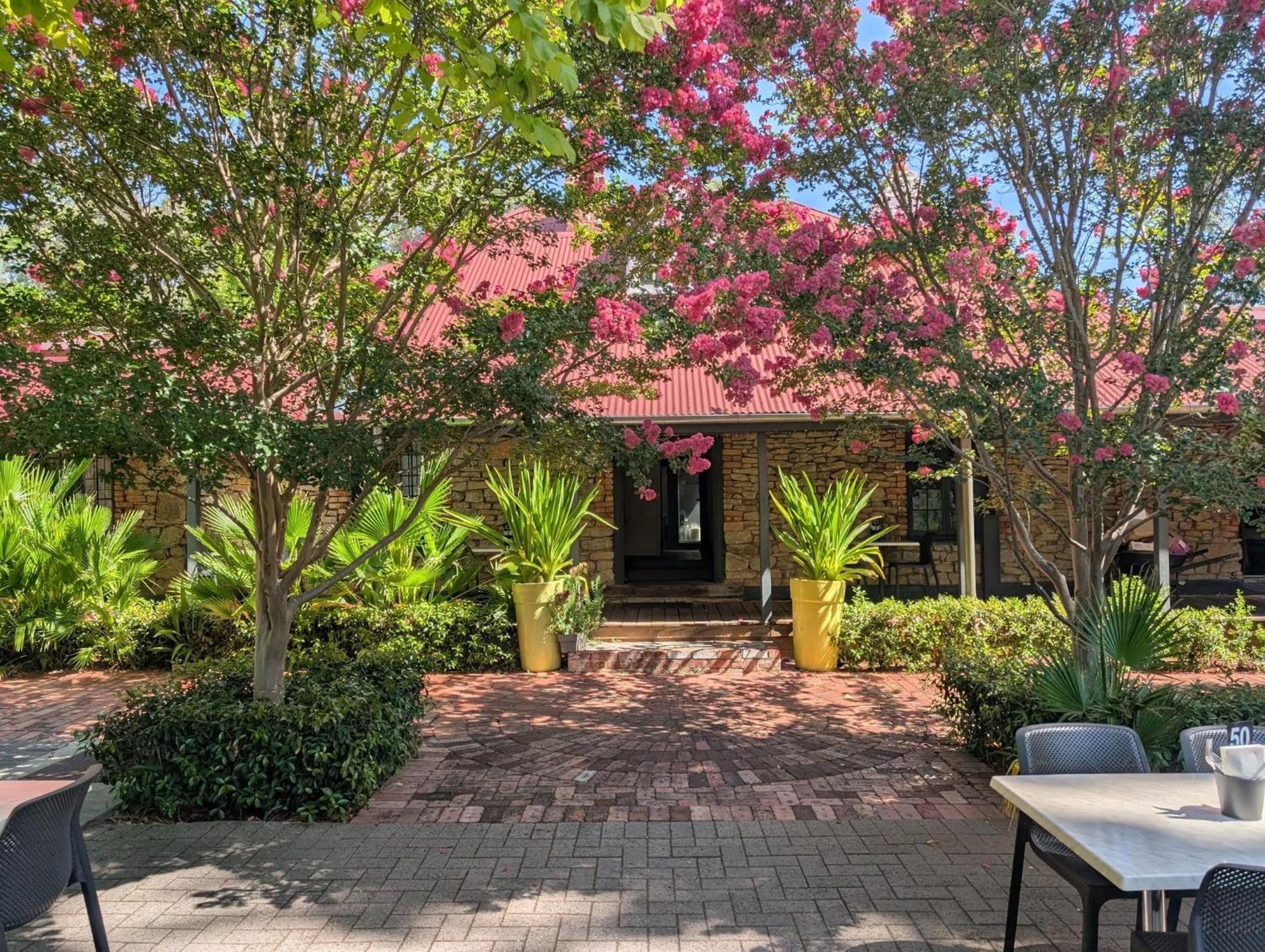 Mahogany Inn And Distillery Mahogany Creek Экстерьер фото