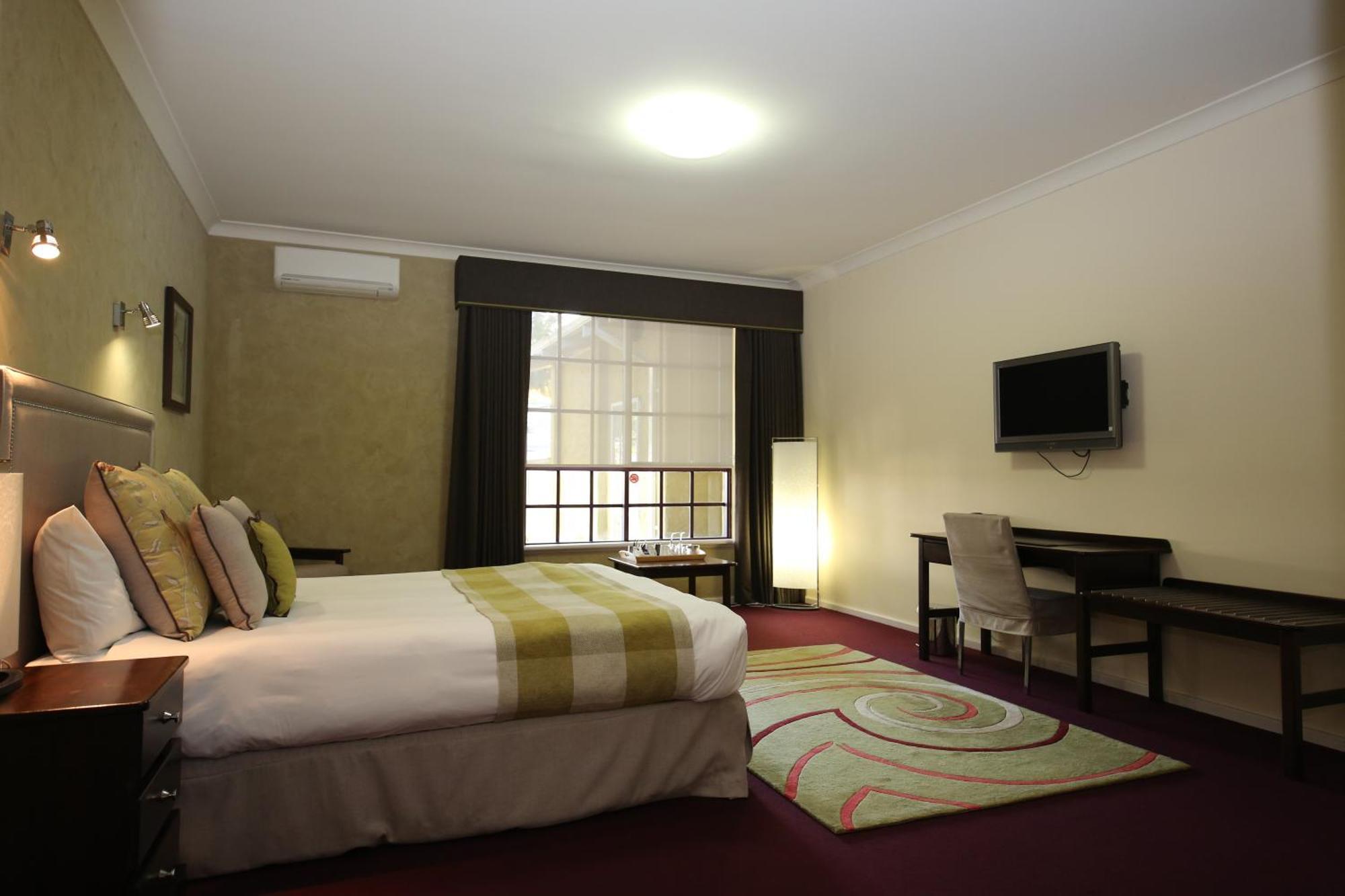 Mahogany Inn And Distillery Mahogany Creek Экстерьер фото