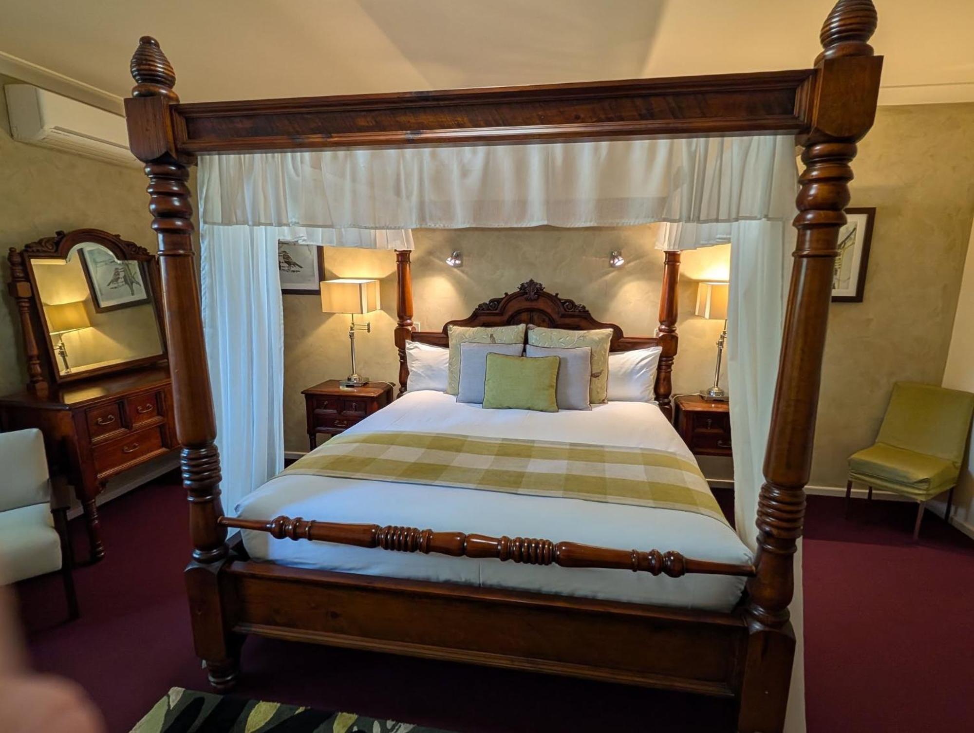 Mahogany Inn And Distillery Mahogany Creek Экстерьер фото