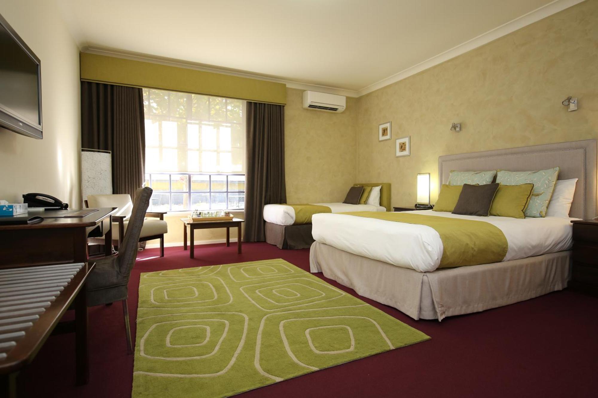 Mahogany Inn And Distillery Mahogany Creek Экстерьер фото